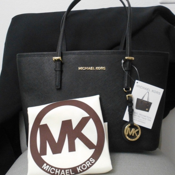 Michael Kors Handbags - Michael Kors SAFFIANO TOTE